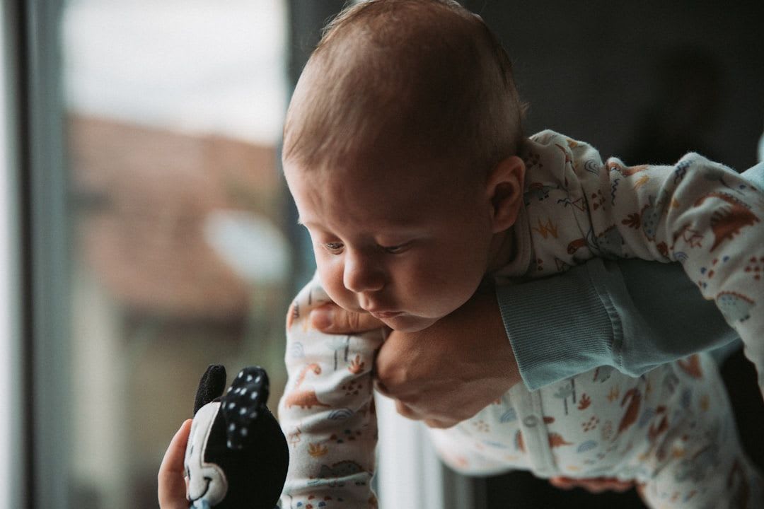Optimale Nutzung von Babyphones 3/3: Das Display zeigt dank Nachtsicht-Funktion ein klares Schwarz-Weiß-Bild des leeren Zimmers. | Foto: Tamara Govedarovic