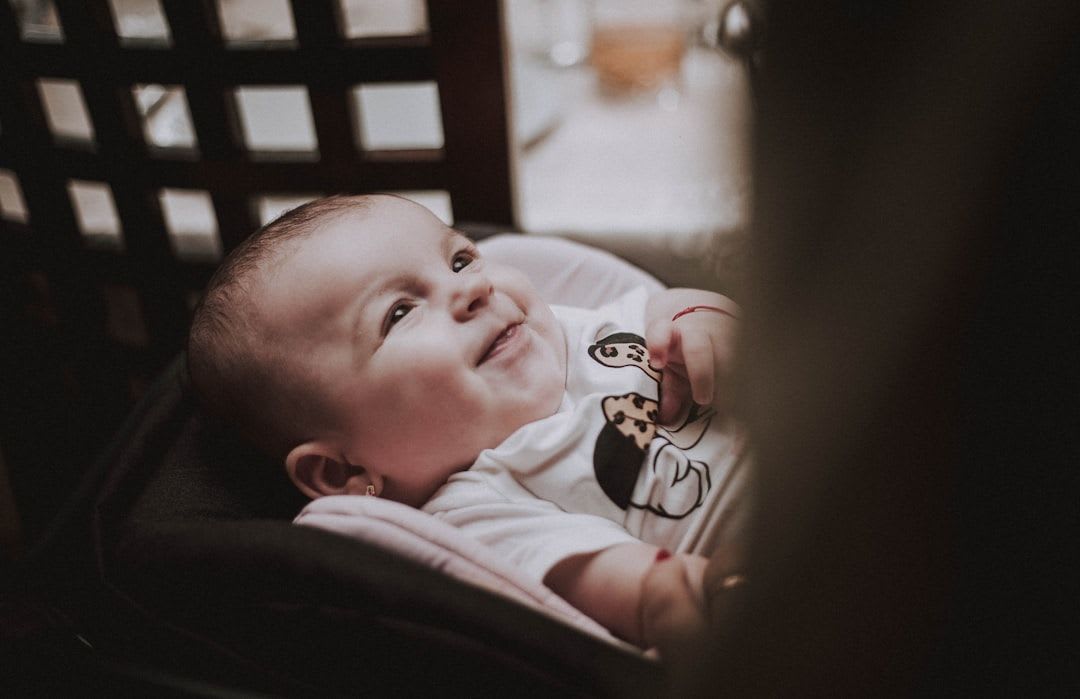 Kaufberatung für Kindersitz ohne Isofix: Detailansicht des atmungsaktiven Stoffes und der weichen Polsterung. | Foto: Bia Octavia