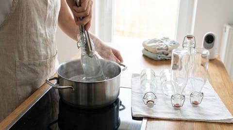Bügelflaschen sterilisieren: Hygiene für Babys