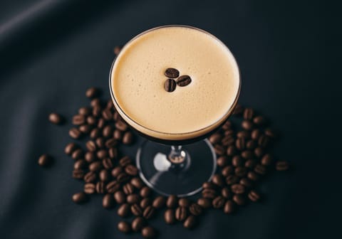 Espresso Martini Rezept: Der perfekte Wachmacher für deine Party