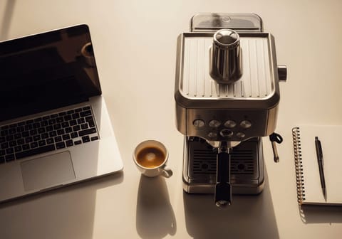 Home Office Upgrade: Siebträgermaschine revolutioniert Arbeitstag