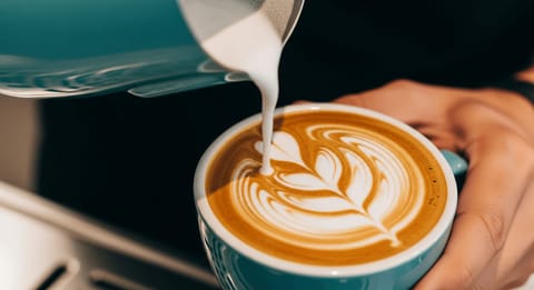 Milchschaum machen: Perfekt & cremig