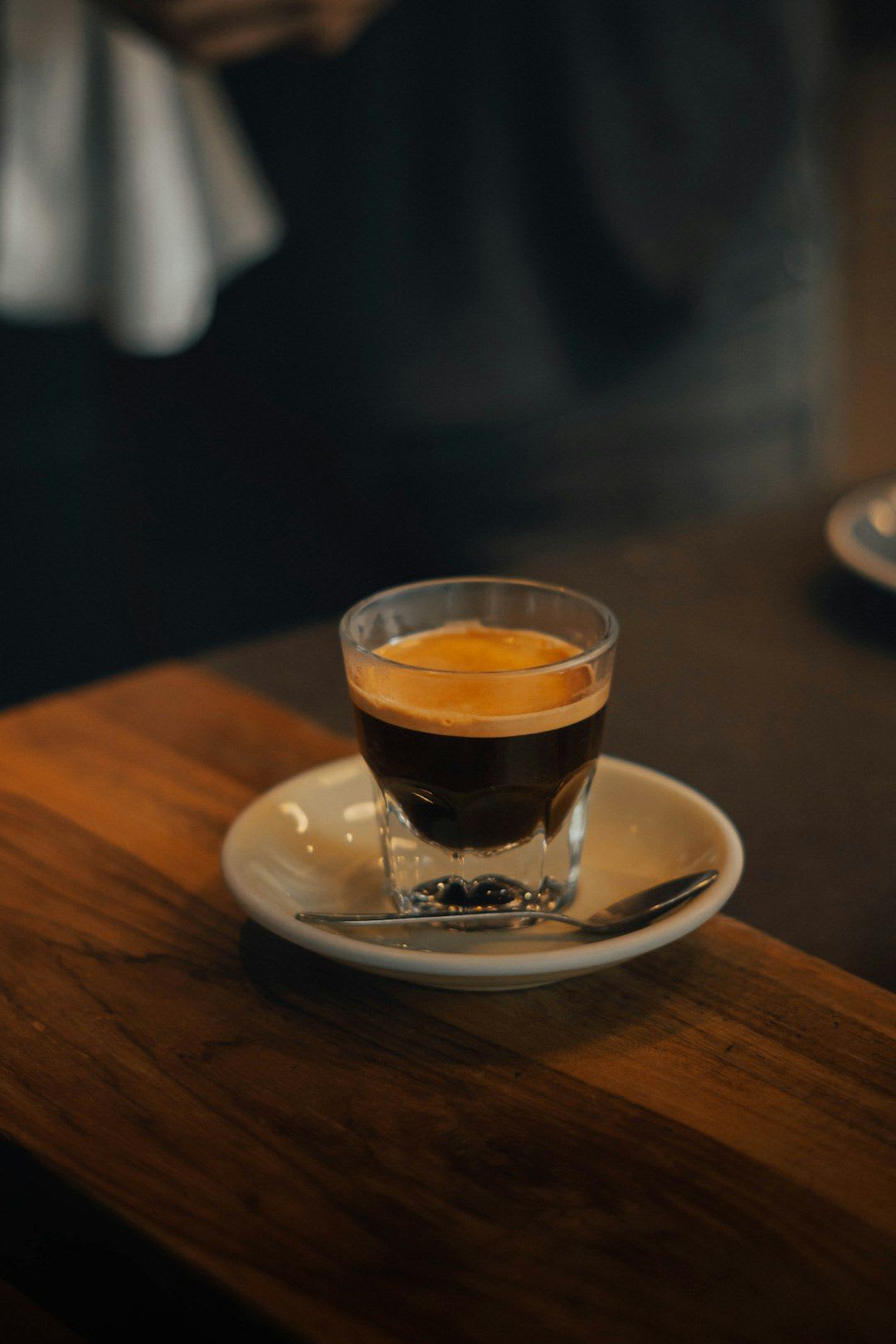 Kopfschmerzen als eine der negativen Nebenwirkungen bei zu hoher Koffein Wirkung oder Entzug. | Foto: Katt Galvan