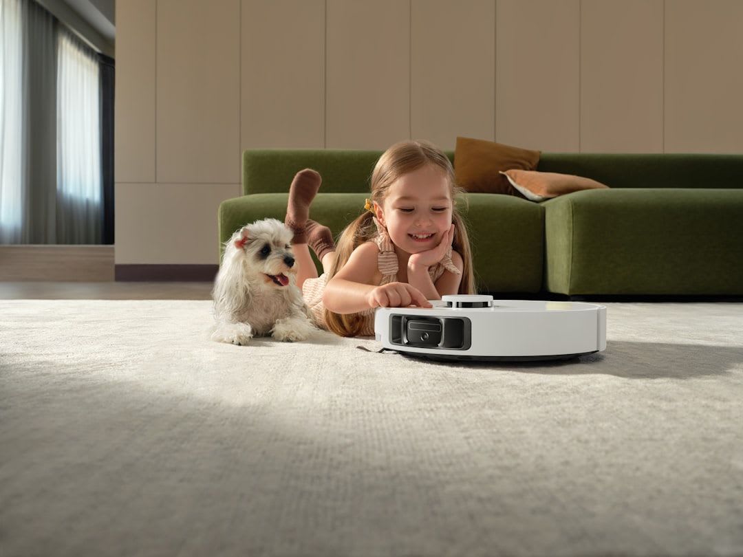 Eine Person wechselt den HEPA-14-Filter bei einem Premium Allergiker Staubsauger für maximale Luftreinheit und Sicherheit. | Foto: Dreame Vacuum Cleaner