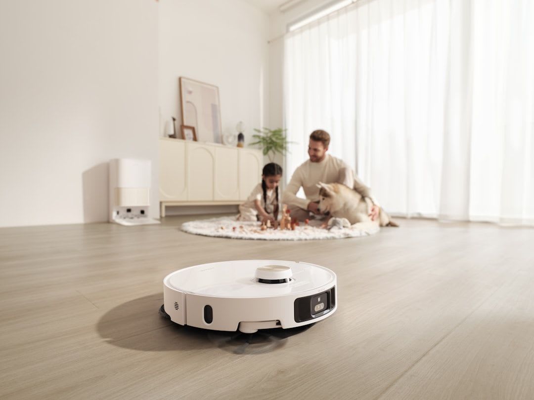 Das Dreame Home Assistant Dashboard zeigt Automatisierungen und den Status des Saugroboters auf einem Monitor. | Foto: Dreame Vacuum Cleaner