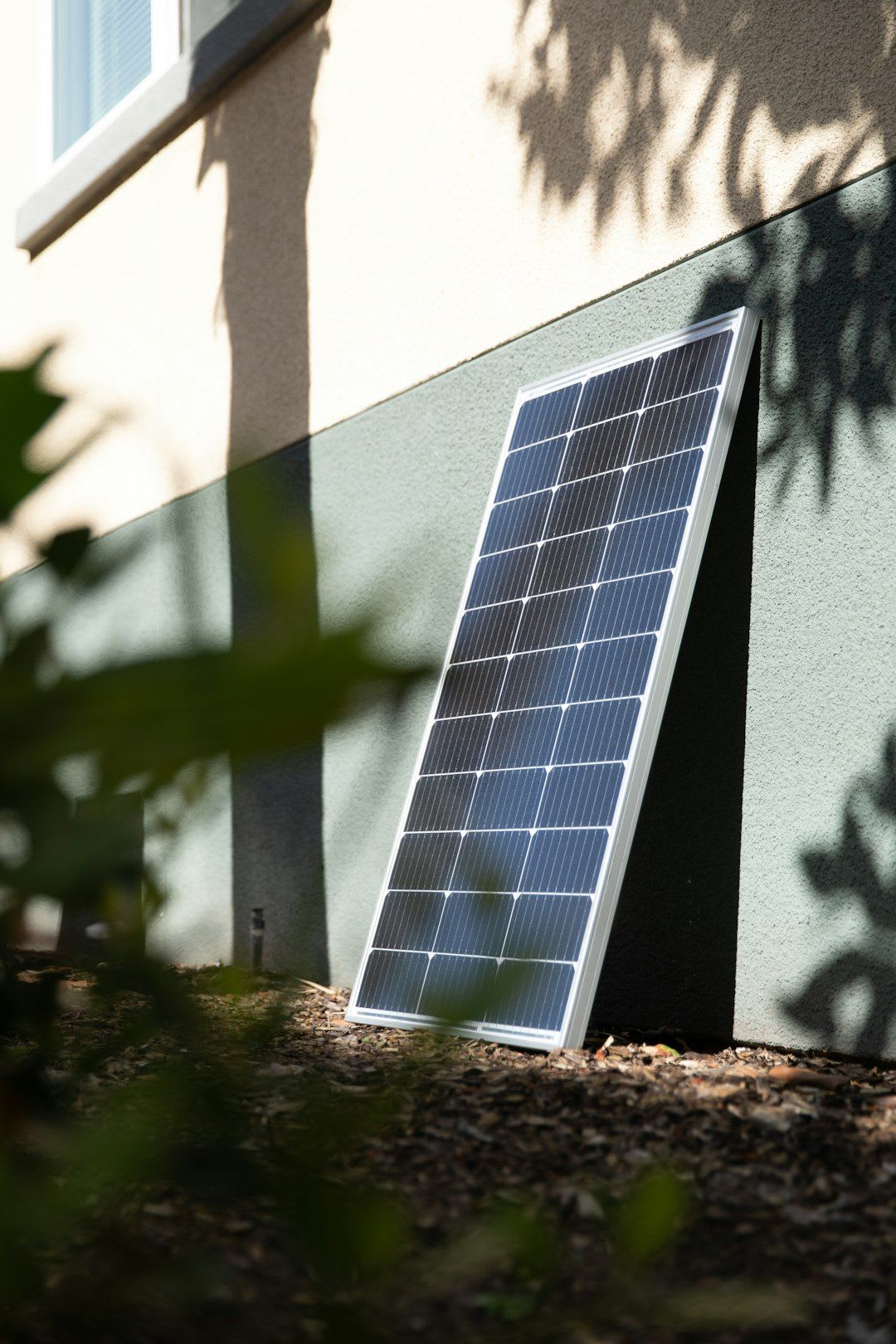 Ein faltbares Koffer-Solarpanel, das für den mobilen Einsatz mit einer Powerstation optimiert ist. | Foto: Newpowa