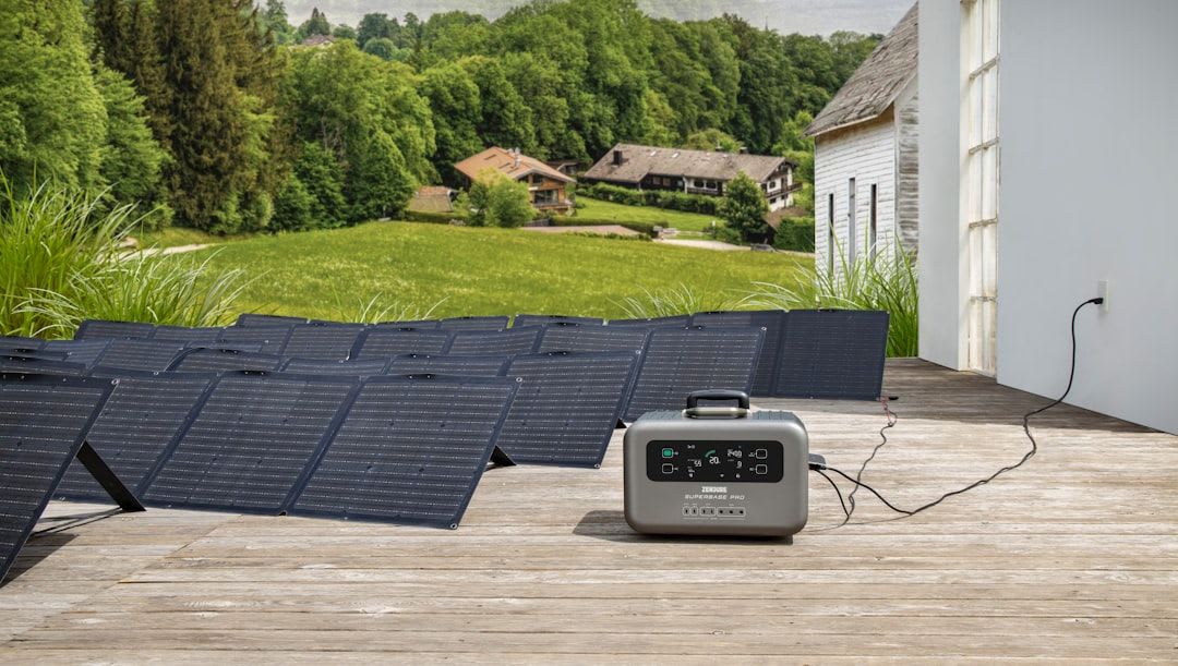 Die vielfältigen Anschlüsse einer Powerstation mit Solarpanel, inklusive 230V Steckdosen und USB-C für alle Geräte. | Foto: Zendure Power Station