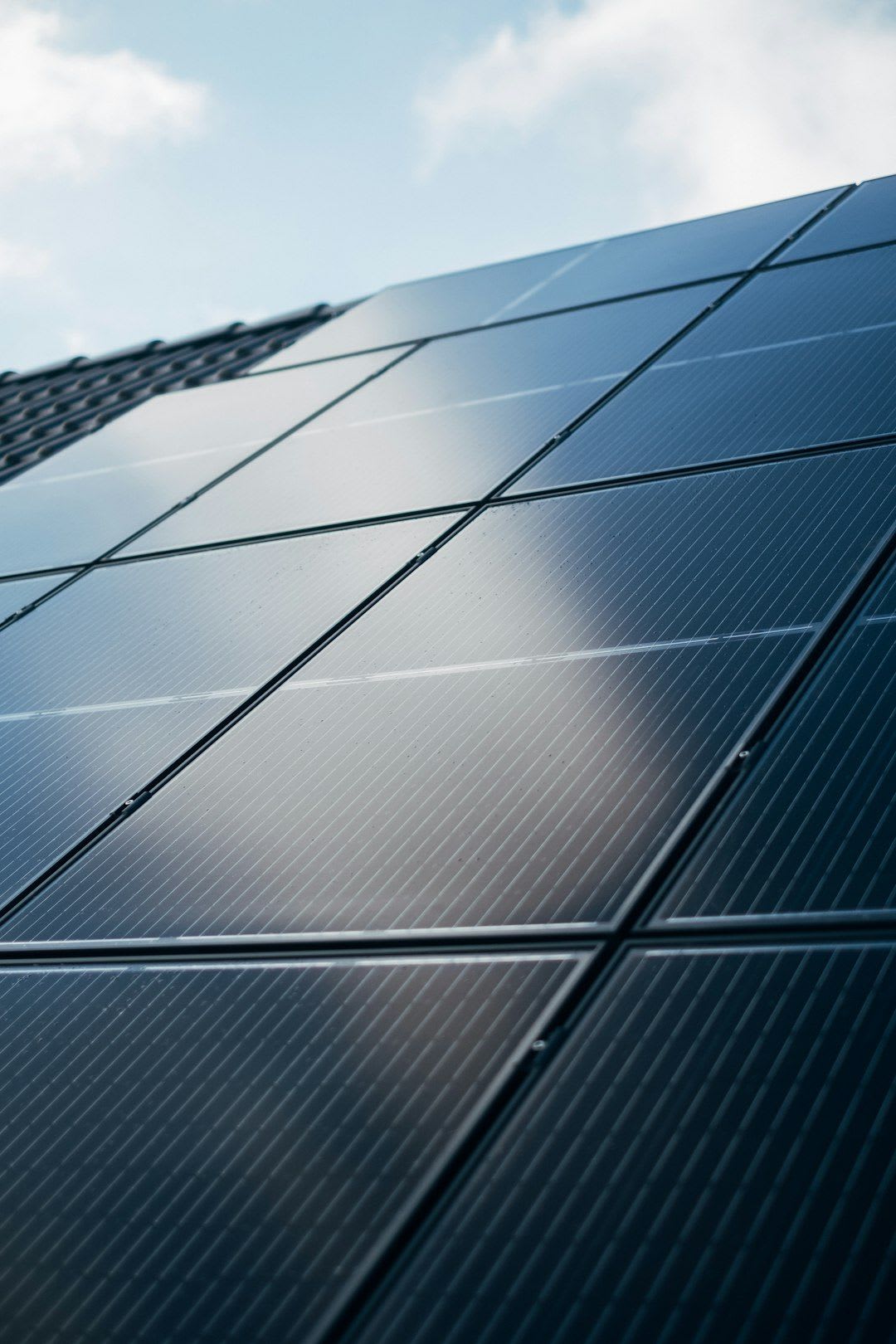 Nahaufnahme eines intelligenten Messsystems, das die Smart Meter Pflicht mit digitaler Anzeige und Gateway erfüllt. | Foto: Benjamin Jopen