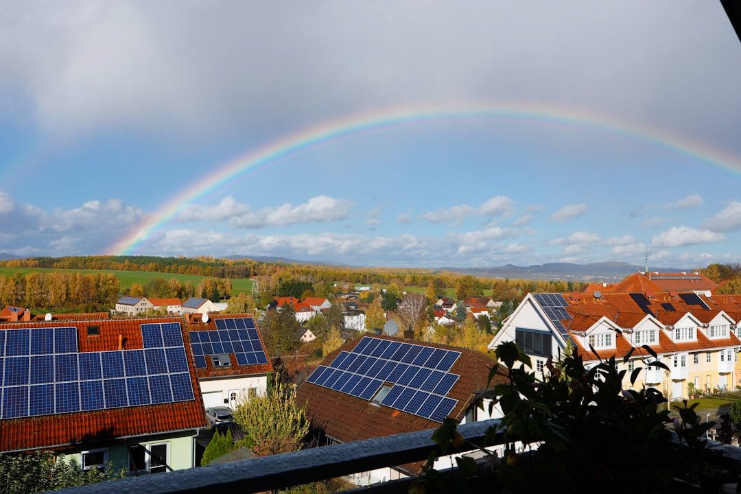 Ein neuer Smart Meter wird für den Austausch eines alten Stromzählers vorbereitet, der eventuell wegen abgelaufener Eichfrist defekt ist. | Foto: Lara John