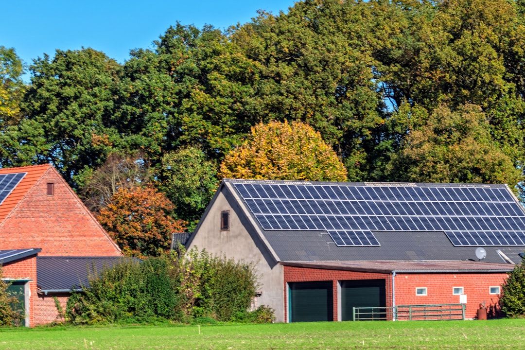 Schema der Wärmepumpe Funktionsweise mit den vier Hauptkomponenten: Verdampfer, Kompressor, Verflüssiger und Expansionsventil. | Foto: Sergej *****