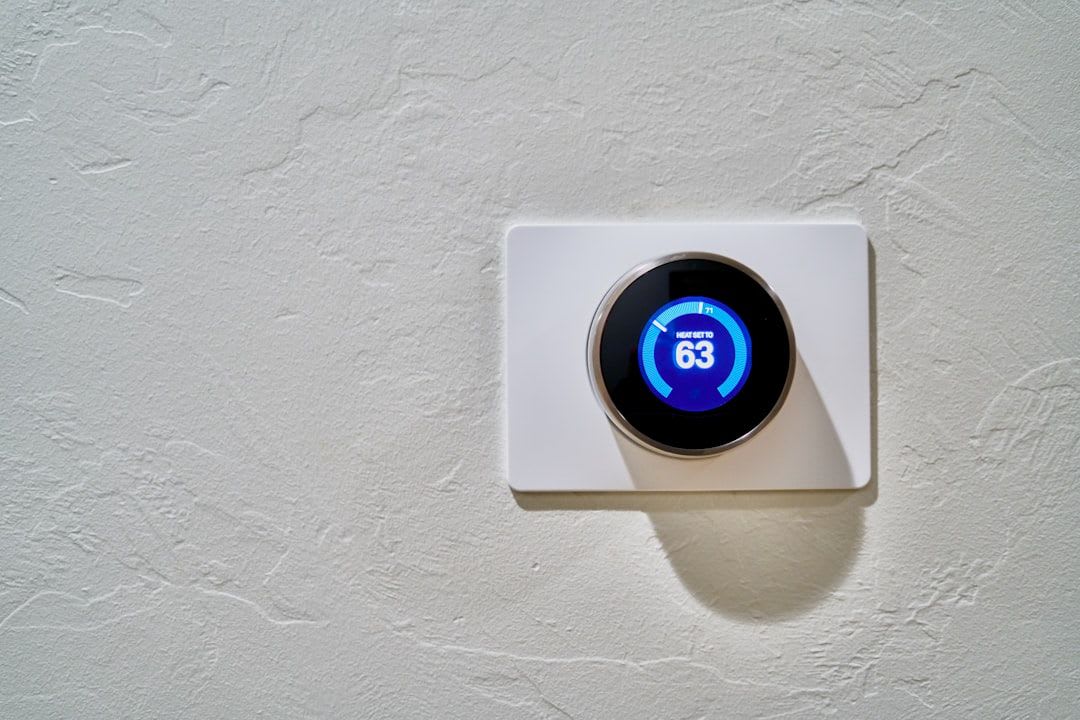 Ein smartes Thermostat zeigt Energieverbrauchsstatistiken an, um den Stromverbrauch in kWh besser zu verstehen. | Foto: Dan LeFebvre
