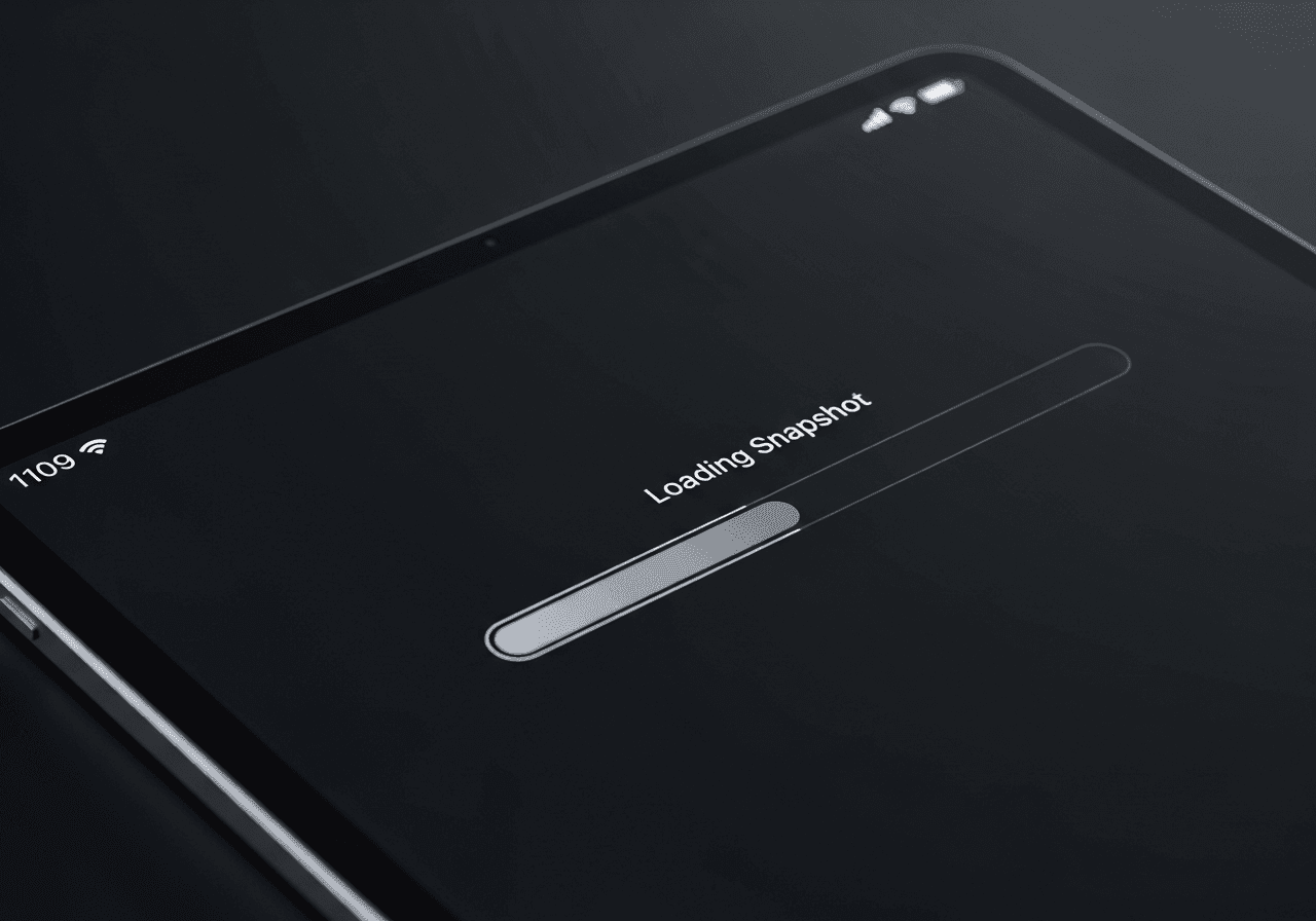 Ladebalken eines System-Snapshots auf einem Tablet-Display als Backup-Strategie vor Home Assistant Updates.