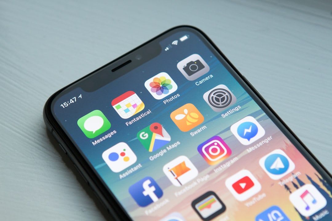 Apps installieren beim Smart-TV einrichten: Der App Store des Fernsehers zeigt eine bunte Auswahl an Streaming-Diensten. | Foto: William Hook