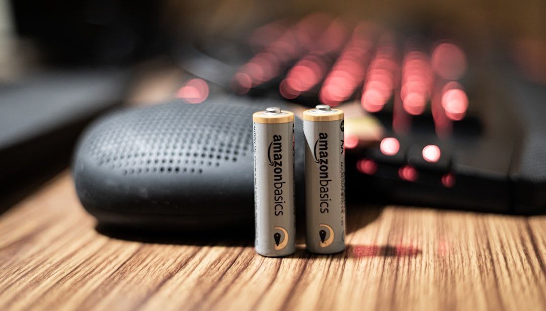 Schritt 2 der Akku-Kalibrierung: Das ausgeschaltete Xiaomi 11T Pro an das Ladegerät anschließen und aufladen. | Foto: Syed Ahmad